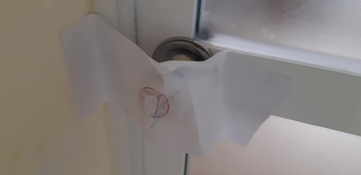 Bên trong căn phòng phát hiện thi thể nữ sinh T. đã được cơ quan chức năng niêm phong.