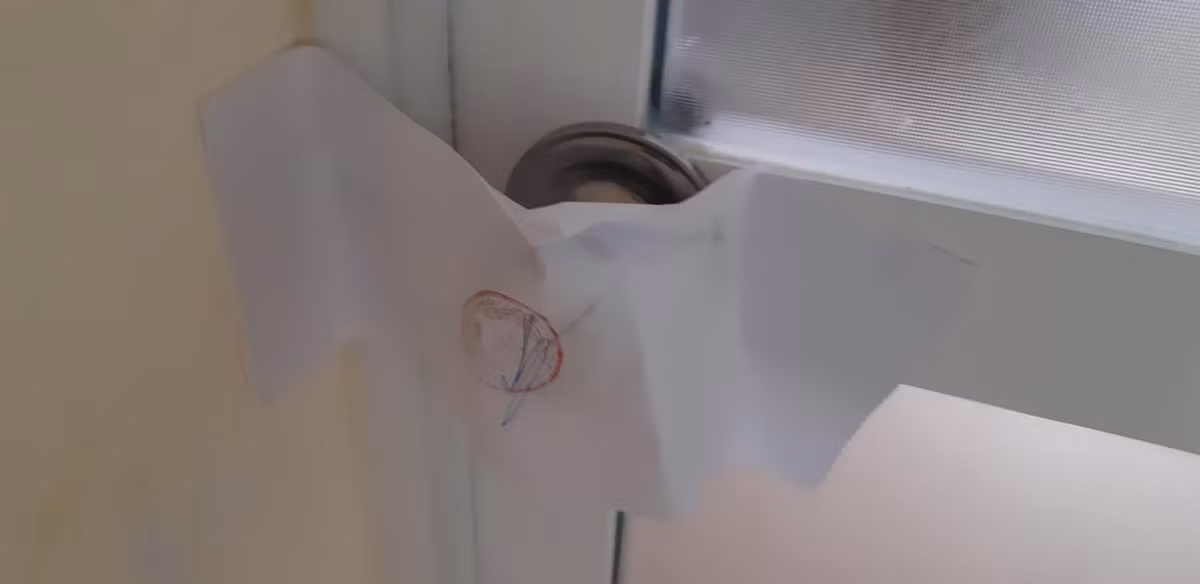 Bên trong căn phòng phát hiện thi thể nữ sinh T. đã được cơ quan chức năng niêm phong.