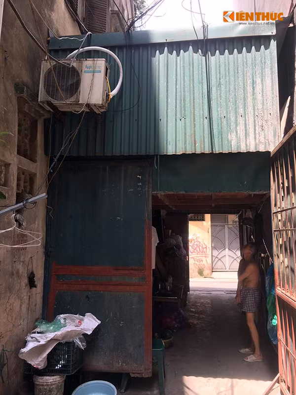 Căn nhà có gác xép nơi xảy ra vụ án mạng.