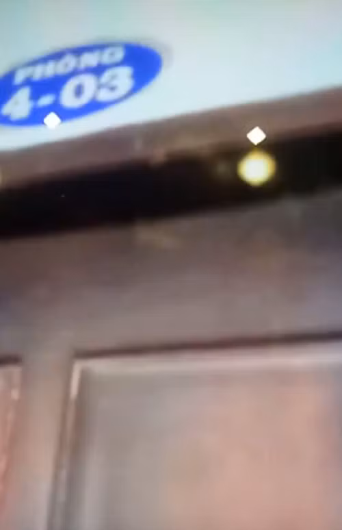 Giai bay kho tin cua Bi thu huyen vao nha nghi gap nu can bo