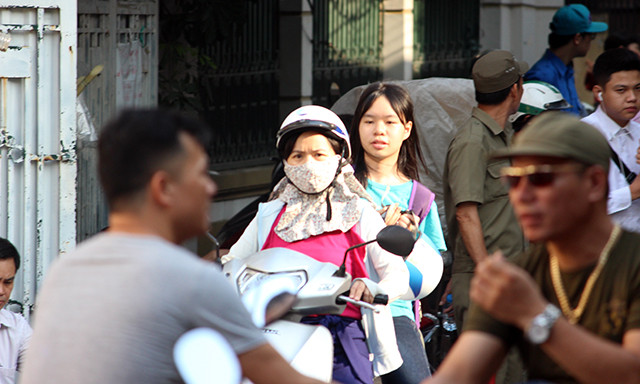 Tuyen sinh vao lop 10: Phu huynh hoi hop, lo lang khong kem thi sinh