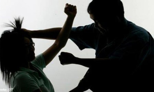 Kinh hoang ga chong cam ghe danh chet vo vi ly do kho tin