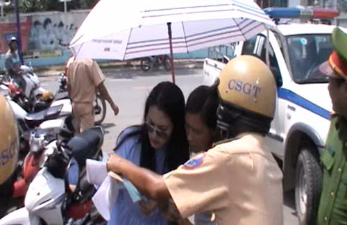 CA TPCHM thong tin vu dien vien Ngoc Lan to tieng voi CSGT-Hinh-3