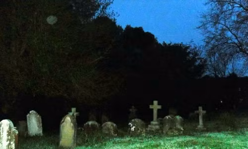 Hoảng hồn phát hiện "bóng ma mắt đen" rình rập Hoang hon phat hien