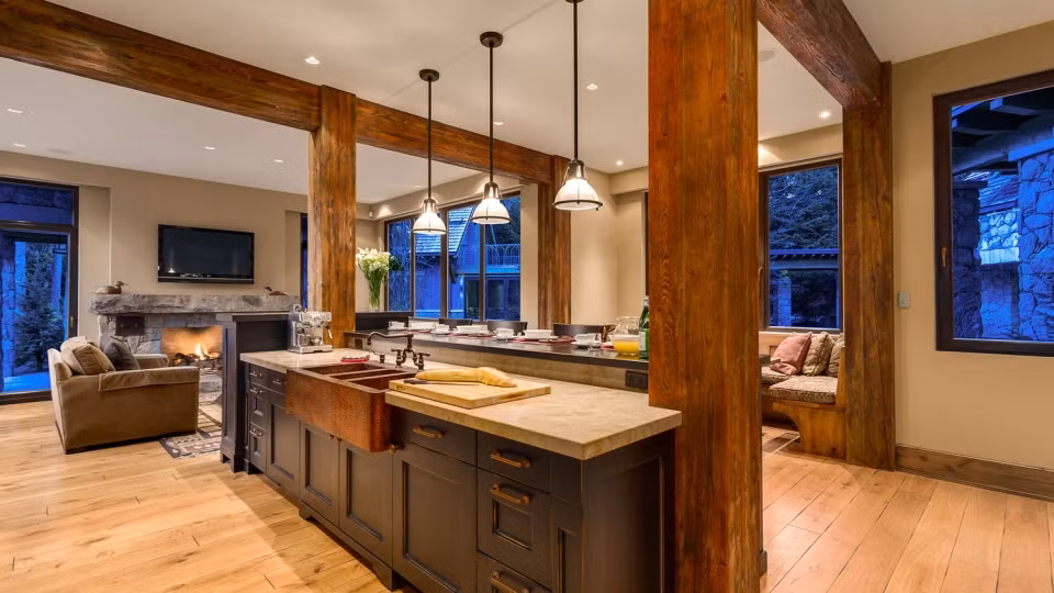 Bếp tượng trưng cho hành hỏa nên nếu nhà bếp nằm ở vị trí trung tâm của ngôi nhà sẽ ảnh hưởng đến sức khỏe của cả gia đình.