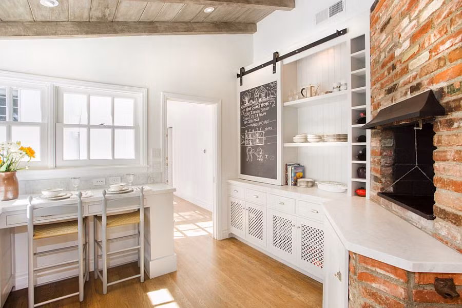 Theo phong thủy, nhà bếp đối diện hoặc nối liền với phòng tắm có thể sinh ra bệnh tật cho người sử dụng.