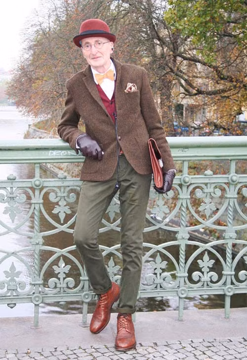 Phong cách thời trang của cụ ông Günther Krabbenhöft (104 tuổi) người Đức, như thách thức cả thời gian.