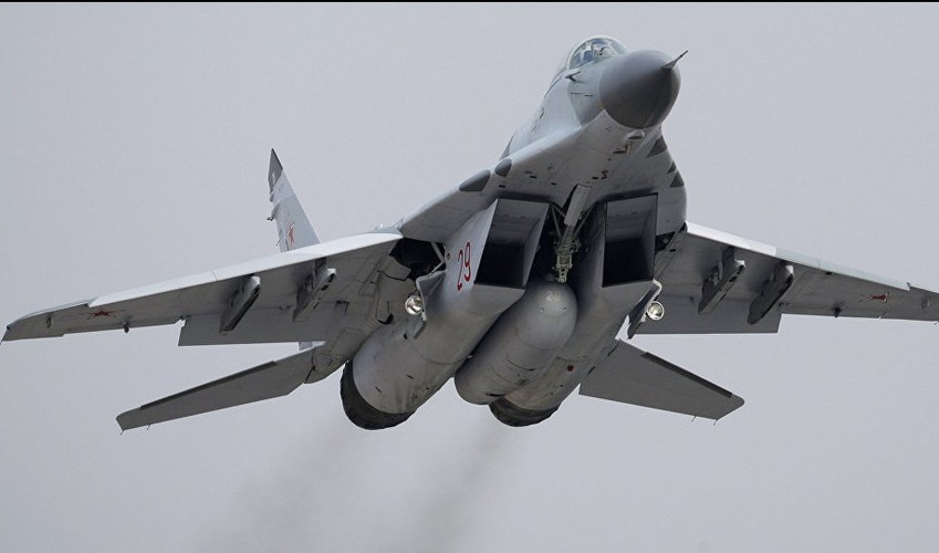 "Ngoài việc nhận tiêm kích MiG-29, quân đội chính phủ Syria (SAA) cũng đã được cung cấp thêm một lô xe tăng và xe bọc thép mới từ Bộ Quốc phòng Nga", Al Masdar News nói rõ.
