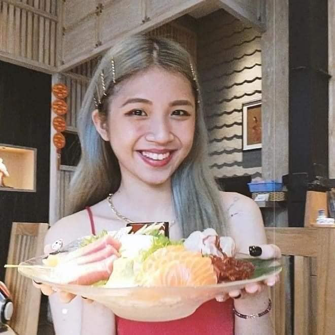 Một số tài khoản cho rằng hot girl sinh năm 1998 không phù hợp với tiêu chí của cuộc thi vì những ồn ào trước đây.