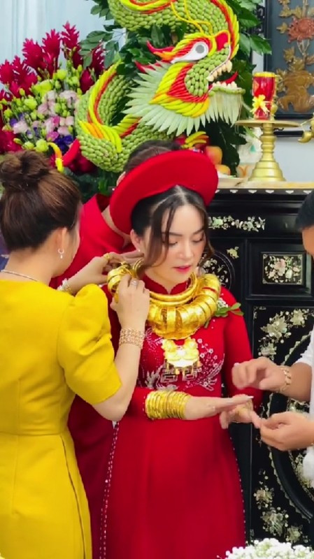 Được biết, tổng cộng số vàng cô dâu nhận được trong lễ cưới là 50 cây. Ảnh: Tổng hợp