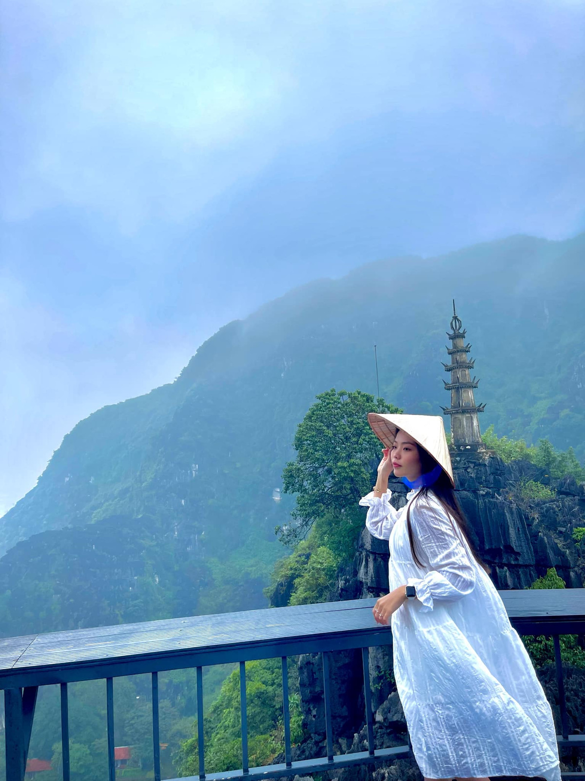 Tiet kiem di Ninh Binh, doi ban bat luc mac ao mua check-in