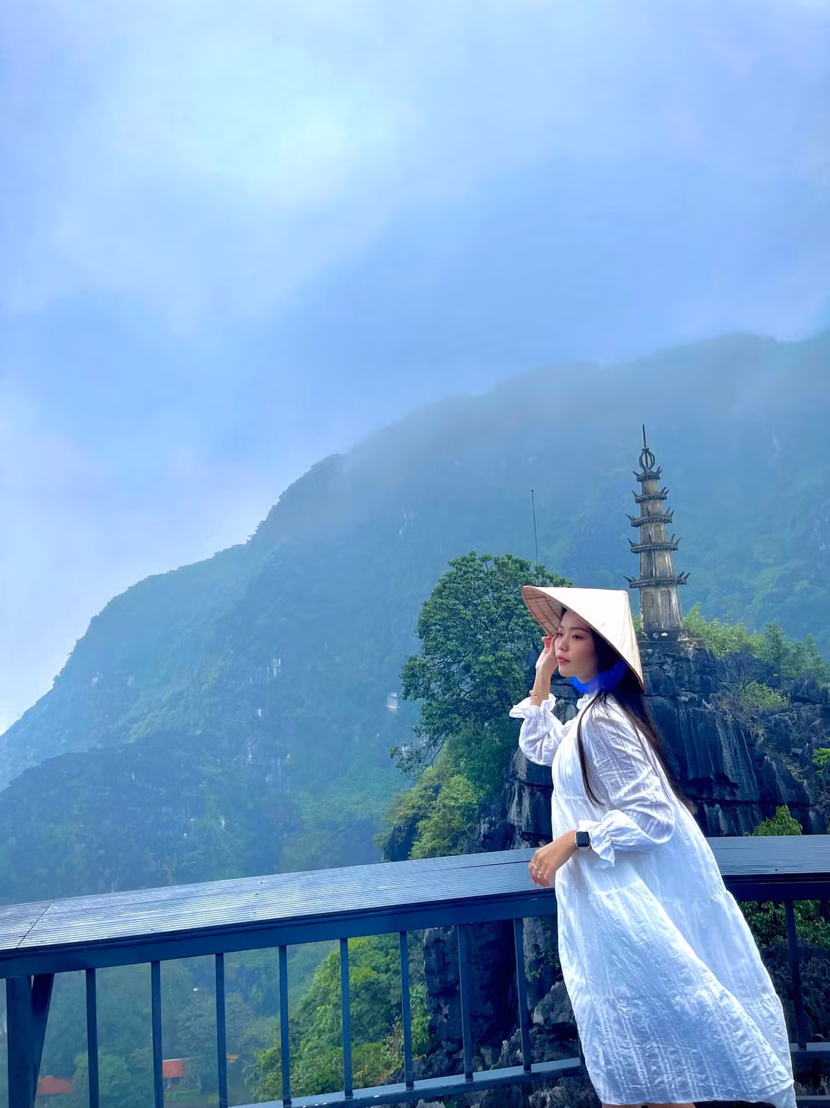 Tiet kiem di Ninh Binh, doi ban bat luc mac ao mua check-in