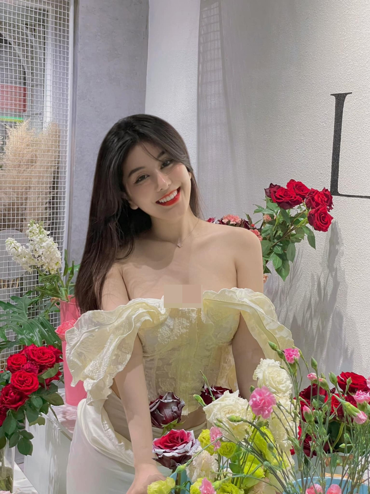 Thời gian gần đây, netizen dồn sự chú ý cho màn tuyên bố sự trong sạch của một hot girl nổi tiếng bậc nhất cõi mạng.