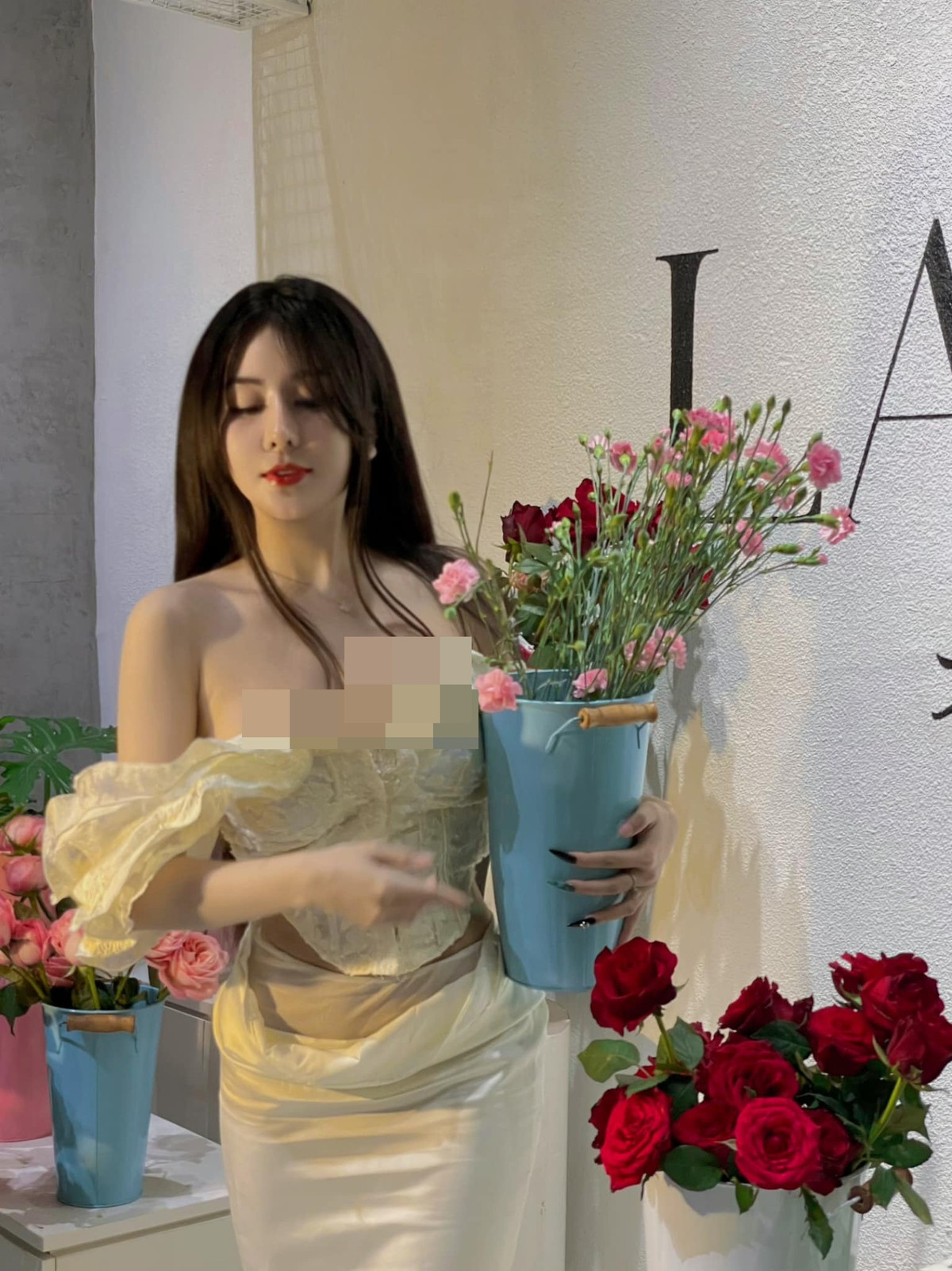 Từ những năm còn ngồi trên ghế THCS, 10X đã nổi cồn cào với những lời khen có cánh cho sắc vóc nổi bật.