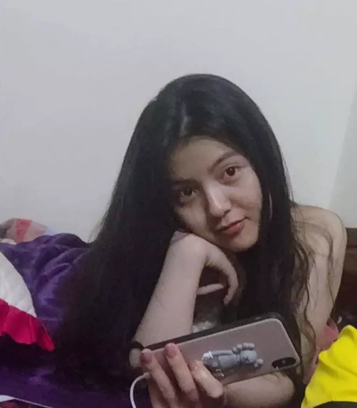 Nhan sắc quá khứ của Chu Thanh Huyền không có gì nổi bật ngoài nước da.