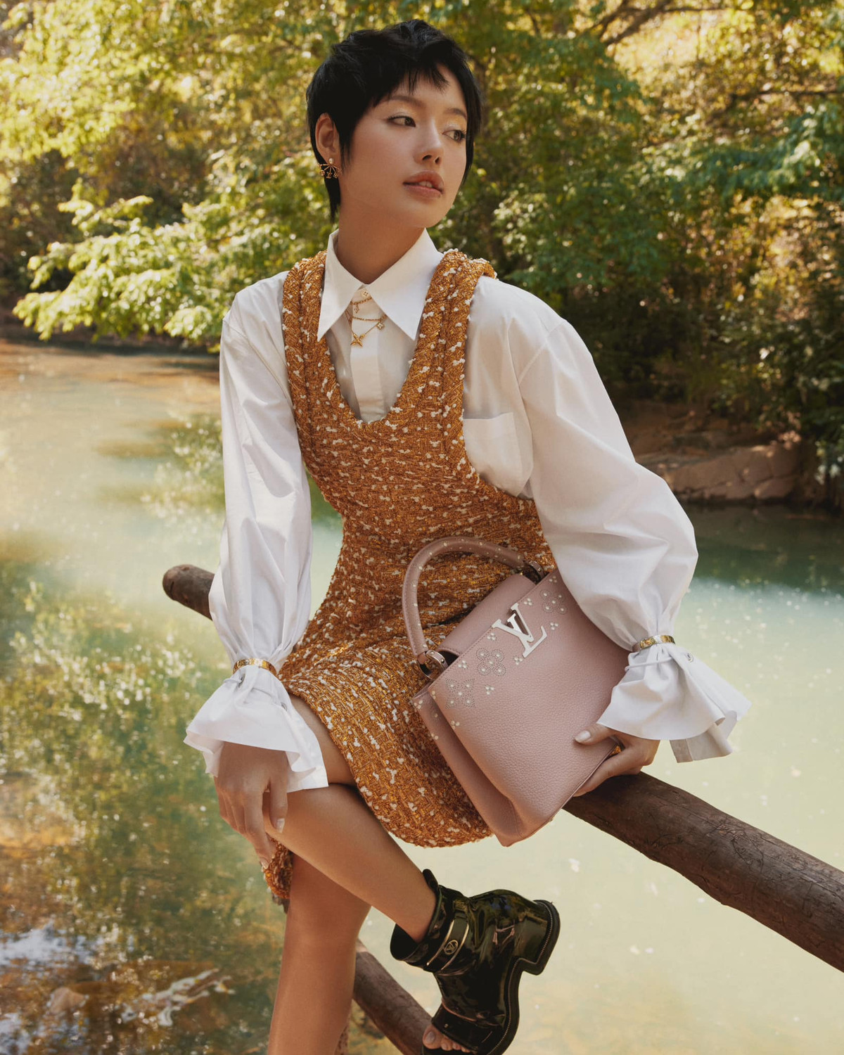 Trước khi theo đuổi con đường người mẫu, Khánh Linh là mẫu ảnh lookbook có tiếng.