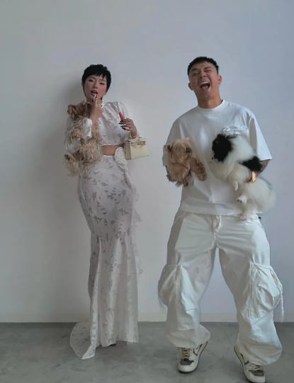 Bạn trai của Khánh Linh là Vũ Minh Công. Anh là người đã đồng hành cùng cô từ khi mới bắt đầu sự nghiệp làm fashionista đến nay.