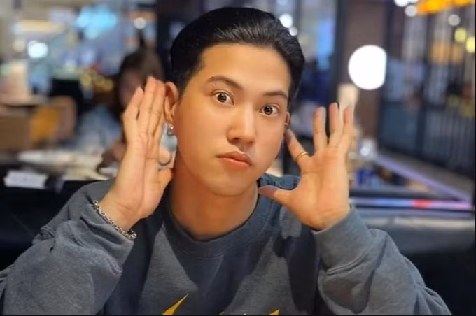 Anh chàng vẫn liên tục sản xuất clip review đồ ăn, thu hút lượng người xem không hề nhỏ.