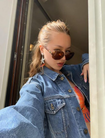 Hiện tại, ở tuổi 17 Sakura Kirsch là người mẫu đang lên, nổi tiếng tại Nhật Bản.