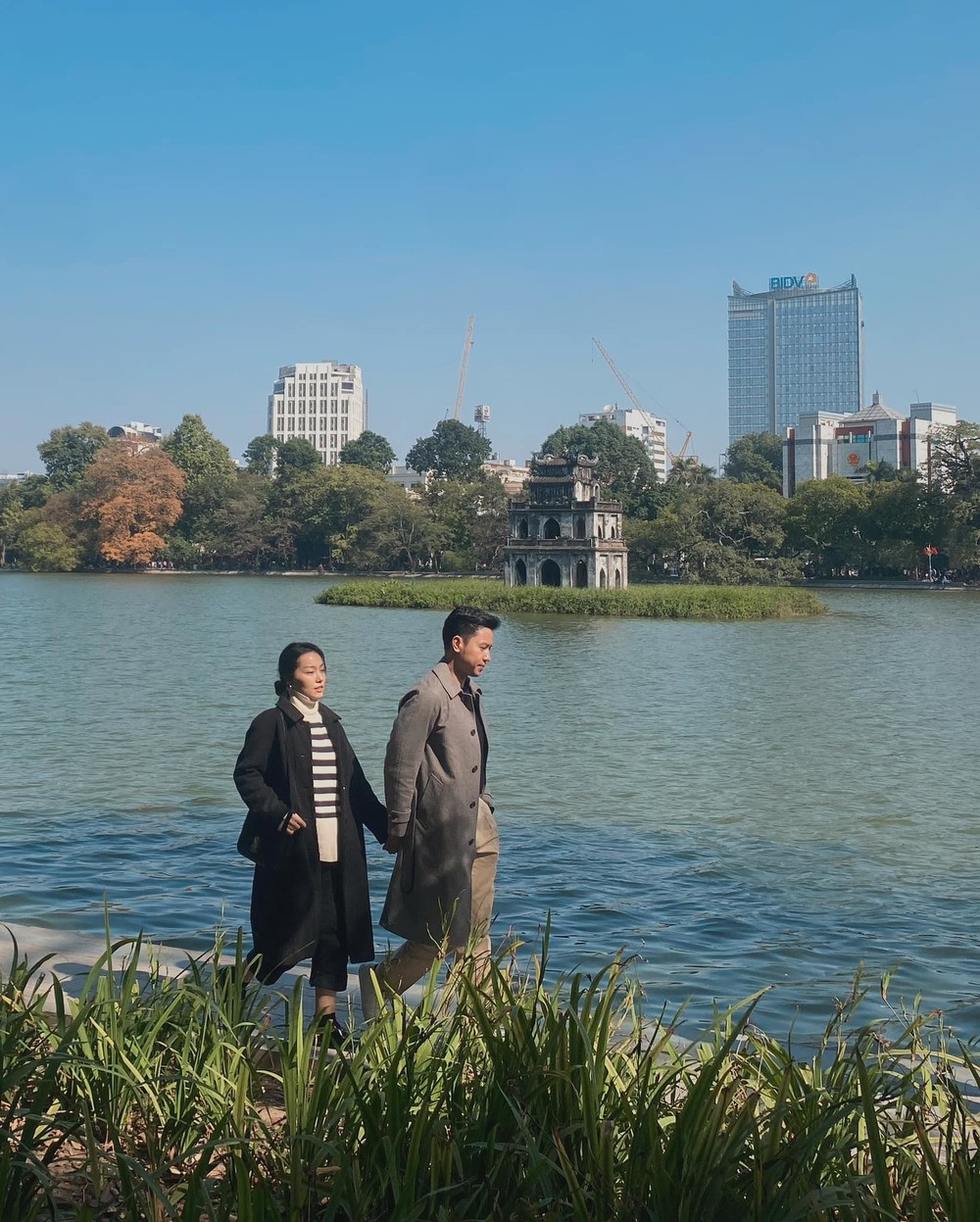 Ngoài ra, cô còn có công ty riêng và làm chủ nhiều dự án kinh doanh cá nhân.