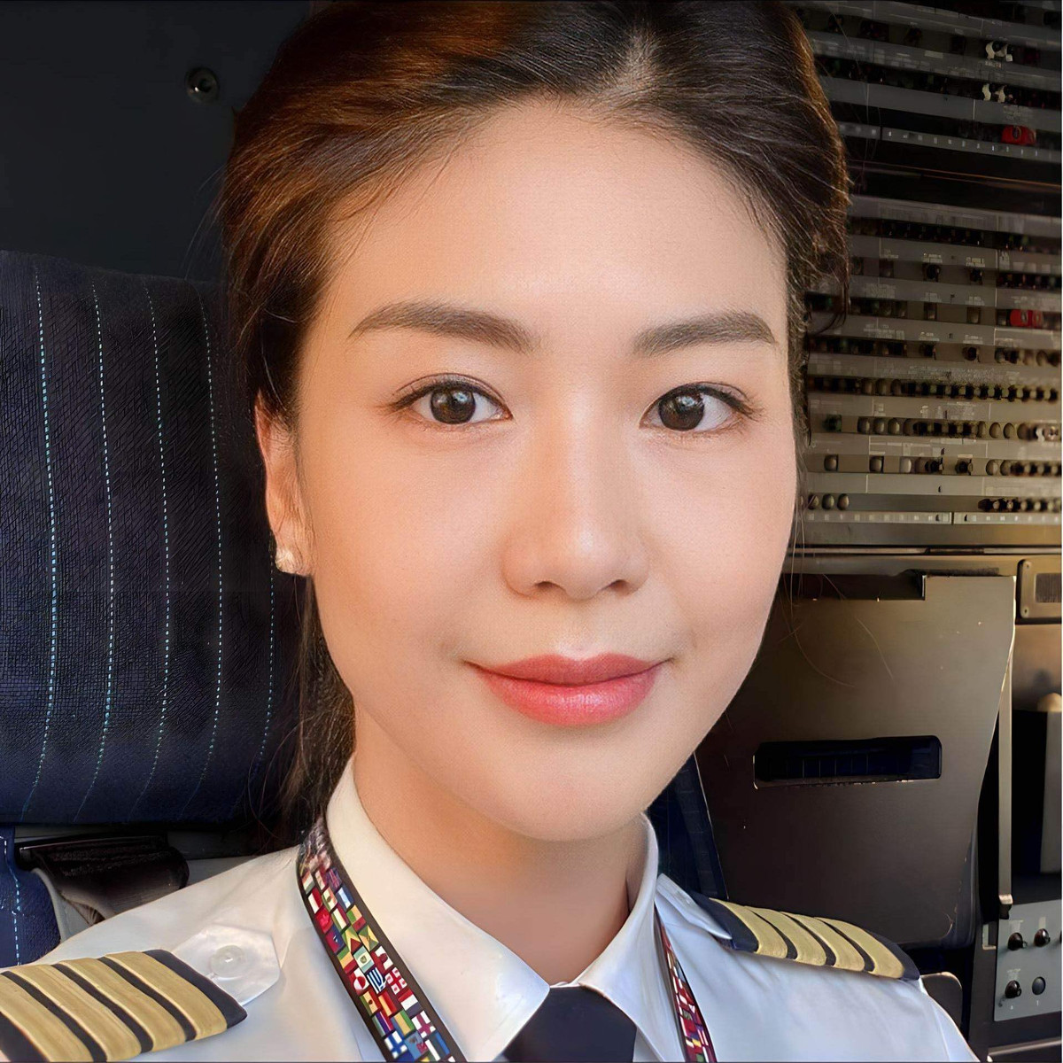 Sở hữu ngoại hình đẹp, gương mặt mang đậm nét Á Đông, nữ cơ trưởng Huỳnh Lý Đông Phương từ lâu được nhiều người chú ý tới.