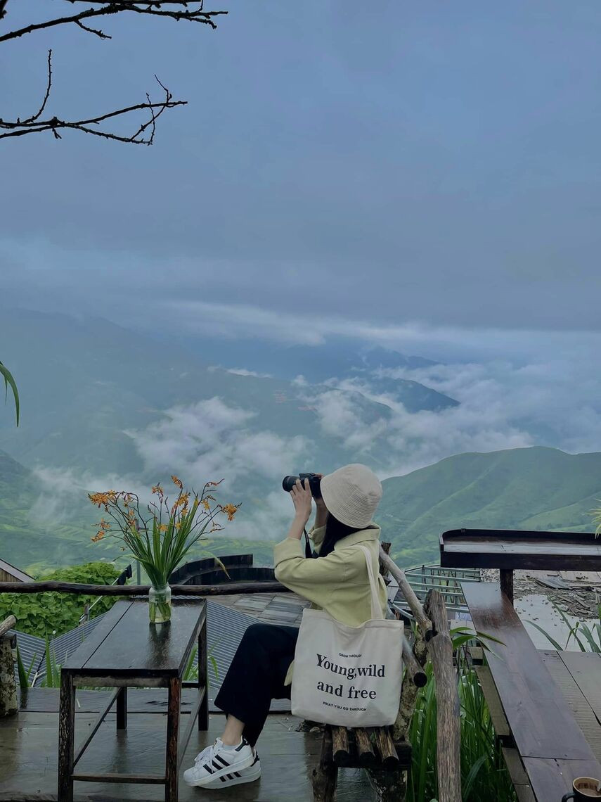 Tà Xùa là một trong những địa điểm săn mây với tỉ lệ thành công cao mà vẫn còn giữ được vẻ đẹp hoang sơ nguyên bản. Đây là lý do địa điểm du lịch này lại hút khách đến như vậy.