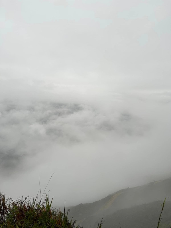 Được biết thời điểm thích hợp để săn mây là từ tháng 11 đến tháng 1 dương lịch. Thời điểm này thời tiết Sơn La ổn định, ngày nắng, nhiều khả năng gặp biển mây, hoàng hôn và hơi lạnh về đêm. Ảnh: Tổng hợp