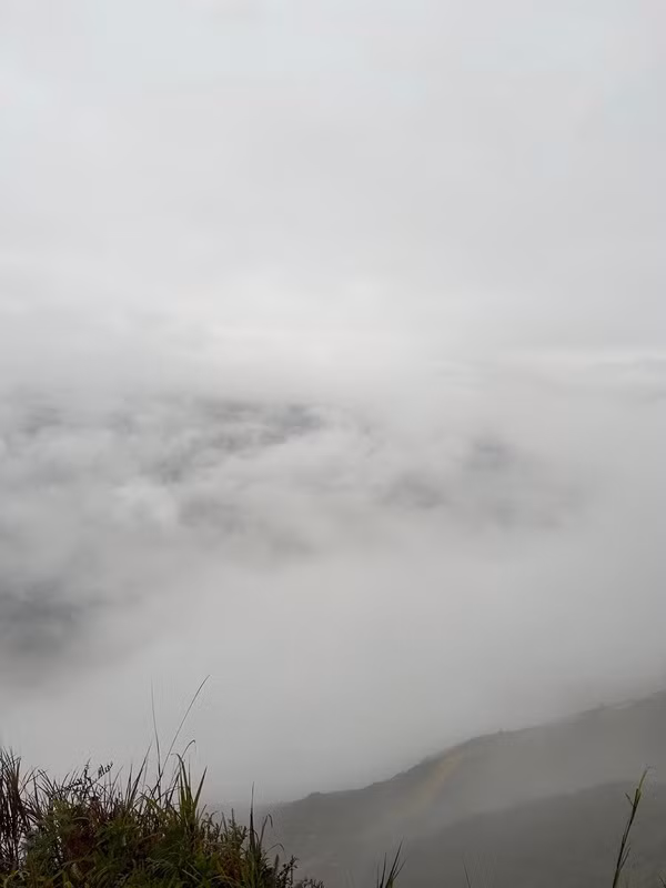 Được biết thời điểm thích hợp để săn mây là từ tháng 11 đến tháng 1 dương lịch. Thời điểm này thời tiết Sơn La ổn định, ngày nắng, nhiều khả năng gặp biển mây, hoàng hôn và hơi lạnh về đêm. Ảnh: Tổng hợp