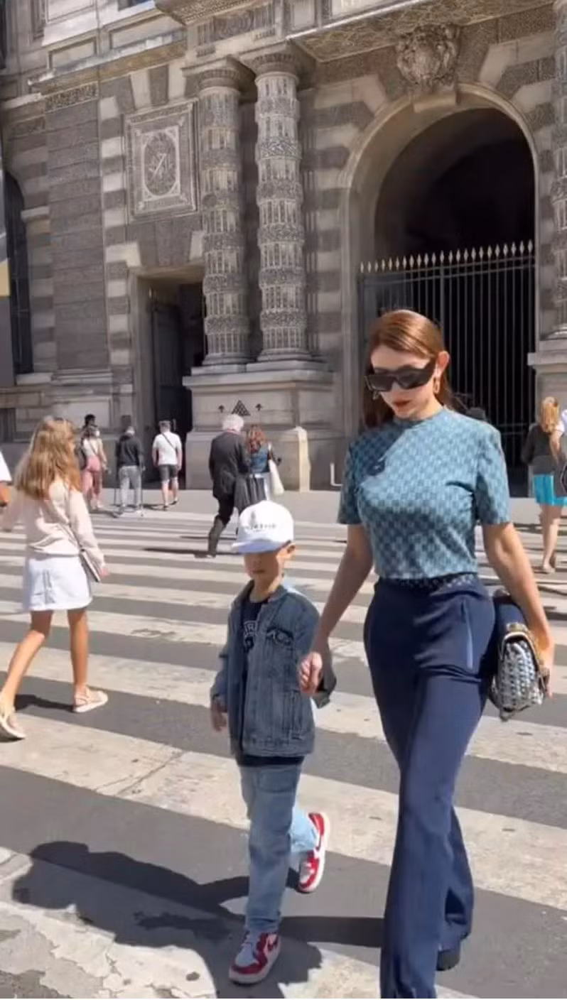 Mới đây Huyền Baby được cư dân mạng khen nức nở vì vóc dáng 0% mỡ thừa dù đã là mẹ 2 con.