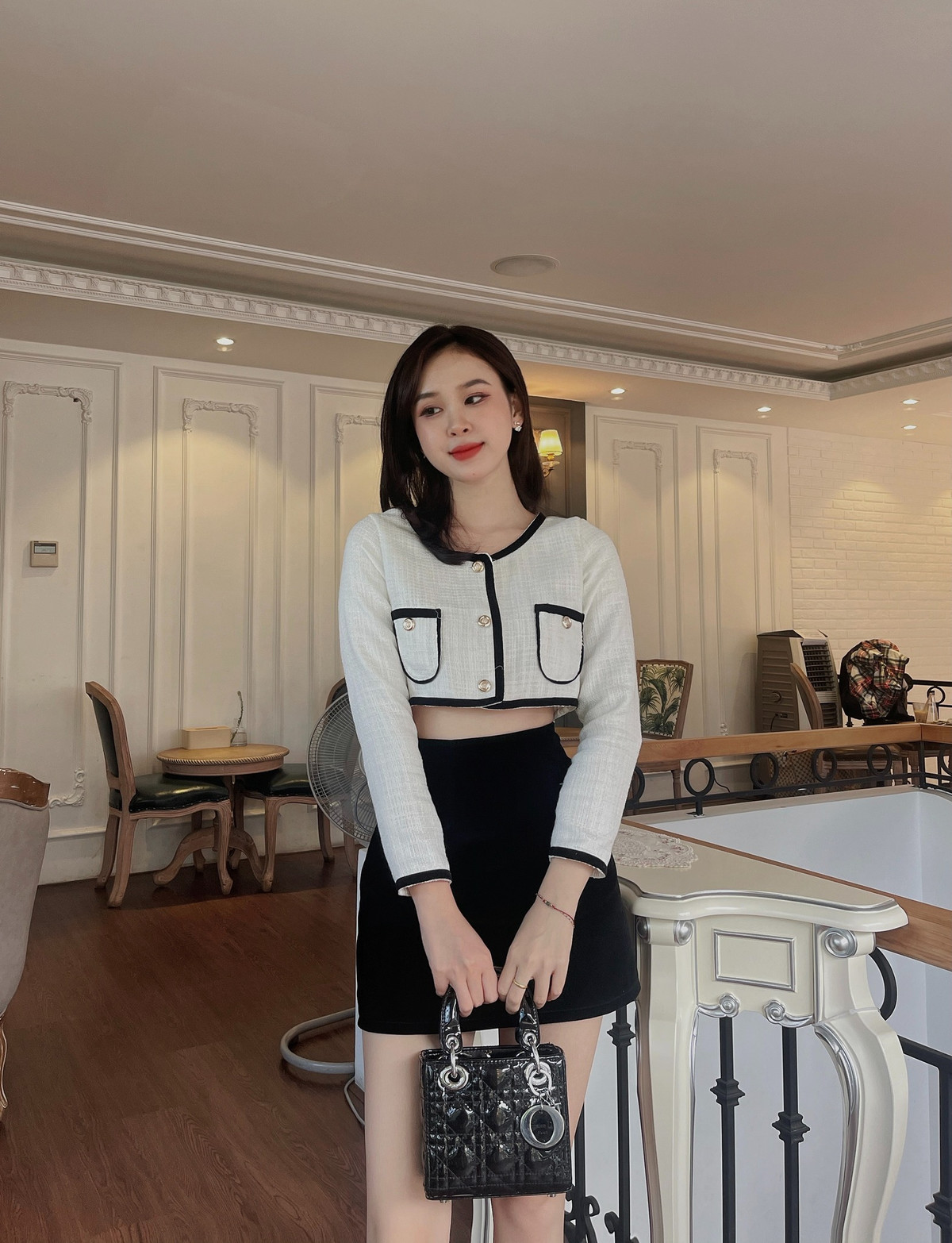 Thảo Vi sở hữu chiều cao 1m67 cùng hình thể cân đối.