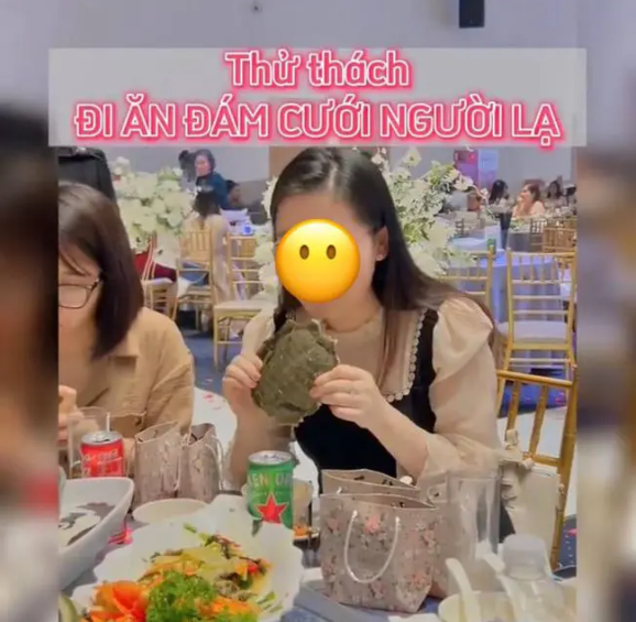 Mới đây, một cô gái đu trend "Thử thách đi ăn đám cưới người lạ" khiến dân mạng bàn tán xôn xao.