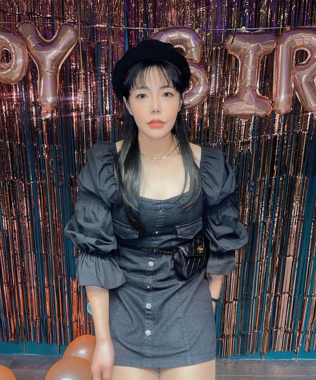 Sau khi giảm cân và nâng cấp vòng 1, cô có thể thoải mái diện những trang phục bó sát mà không phải tự ti về bề ngoài.