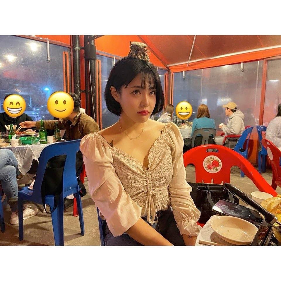 Cô cũng được một số nhãn hàng đồ uống lựa chọn làm người mẫu quảng cáo.