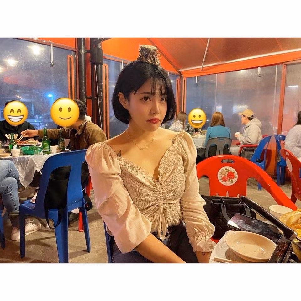 Cô cũng được một số nhãn hàng đồ uống lựa chọn làm người mẫu quảng cáo.