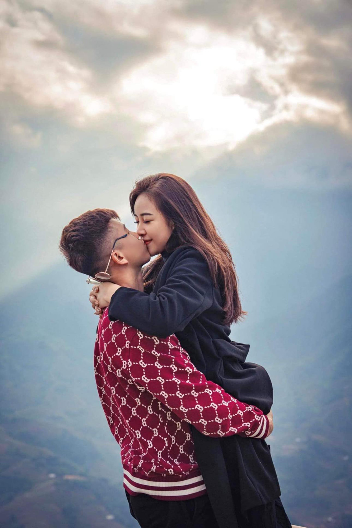 Cũng nhờ những giây phút thi đấu thăng hoa trên sân cỏ, cuộc sống của Phan Văn Đức ngày càng tốt hơn, có điều kiện kinh tế để chăm lo cho cả nhà.