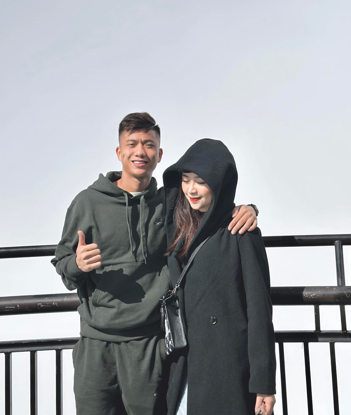 Gia đình anh cũng thường xuyên có những chuyến du lịch để thư giãn. Ảnh: FBNV