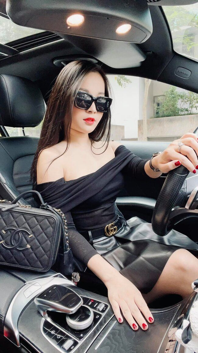 Theo dõi trang cá nhân của Minh Hương, nhiều người phải trầm trồ bởi diện mạo trẻ trung của nữ diễn viên.