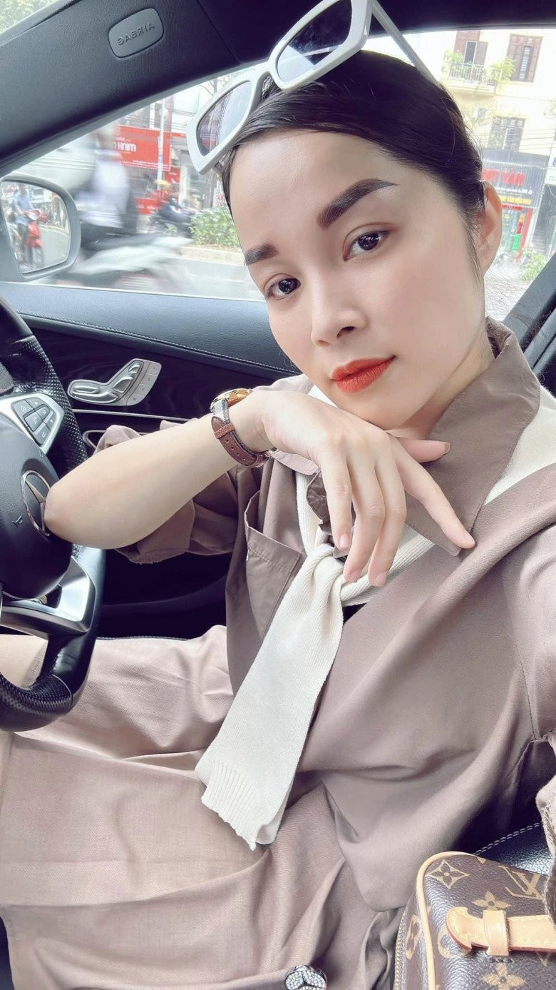 So với hình ảnh nữ sinh ngây thơ của 15 năm trước, giờ đây, nhan sắc của Minh Hương đã có thay đổi rõ rệt.