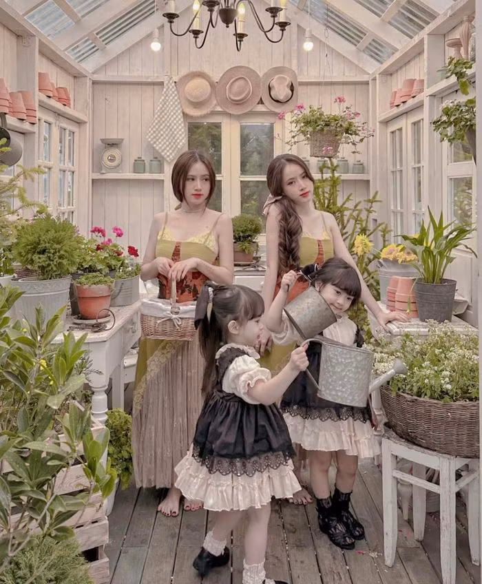 Bà mẹ 2 con cũng mang vẻ đẹp dịu dàng, nhẹ nhàng và thuần khiết rất chuẩn gái Huế. Ảnh: FBNV