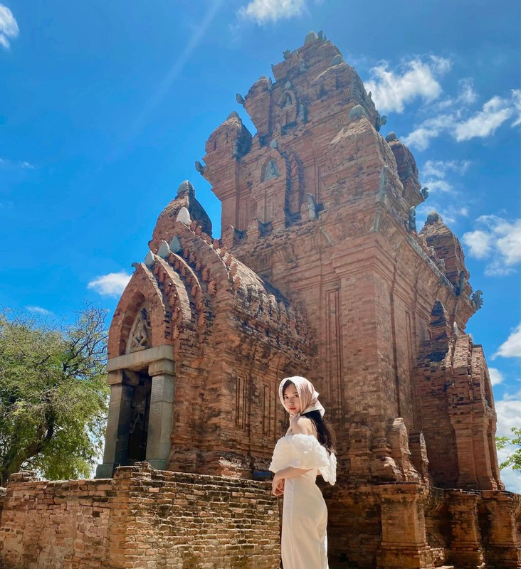 Ninh Thuận là một điểm du lịch hoang sơ đầy cảnh đẹp chưa được khai phá. Nếu ai yêu thiên nhiên, trong dịp nghỉ lễ này đừng bỏ qua vùng biển nhỏ đầy nắng và gió. Ảnh: Thu Hương