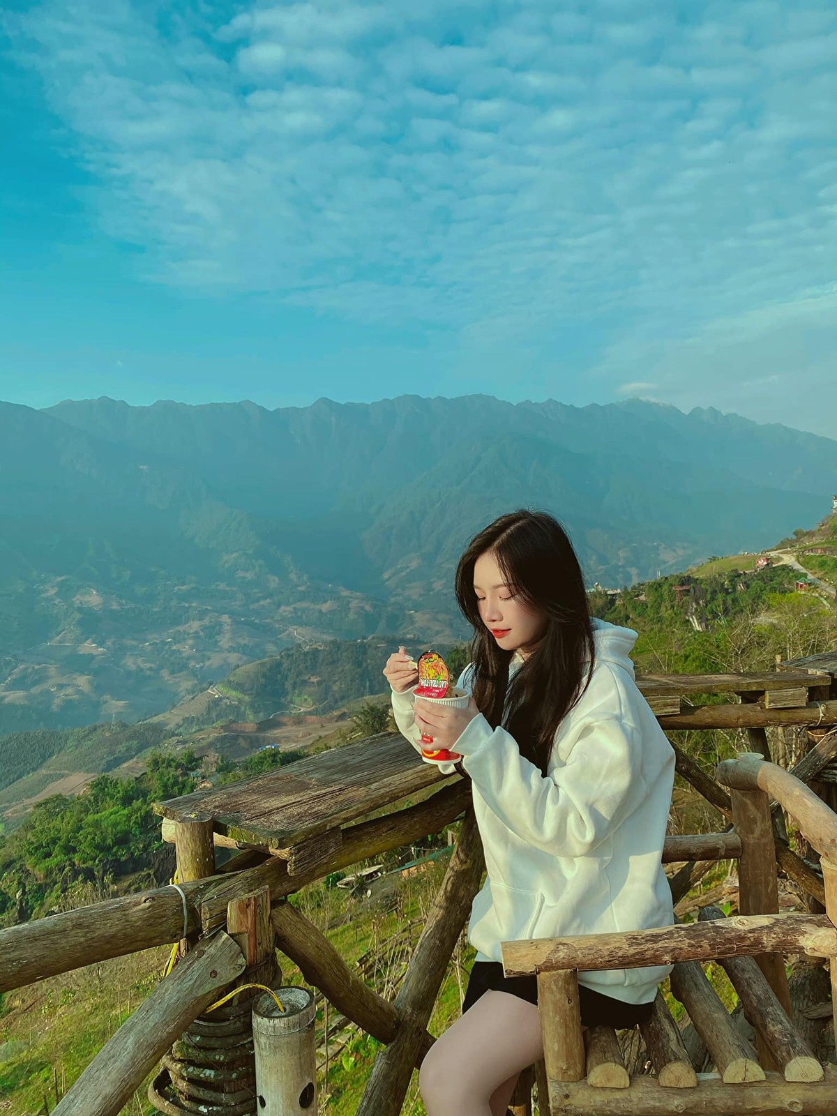 Chỉ cách Hà Nội 5 - 6 giờ di chuyển bằng đường cao tốc, Sa Pa là điểm đến lý tưởng quanh năm. Ảnh: Huong Nguyen