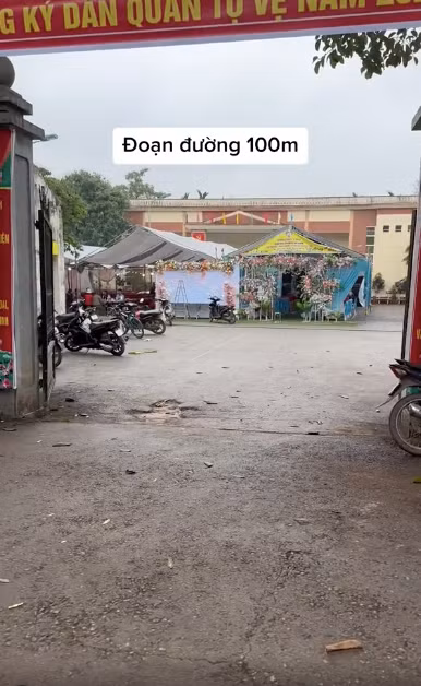 Ngay khi khoảnh khắc này được đăng tải đã thu hút nhiều sự chú ý của cư dân mạng. Ai nấy đều bất ngờ trước sự trùng hợp hy hữu này.