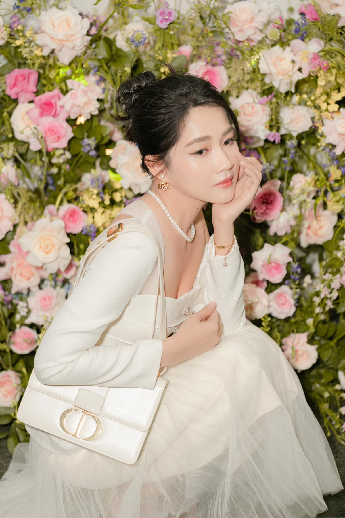 Thời điểm này Kiều Trinh Xíu là cái tên “nóng” nhất nhì trên mạng xã hội. Cô bị một người đẹp chuyển giới có tên H.H tố nợ 3,5 tỷ nhưng luôn quanh co nhiều lần không trả.