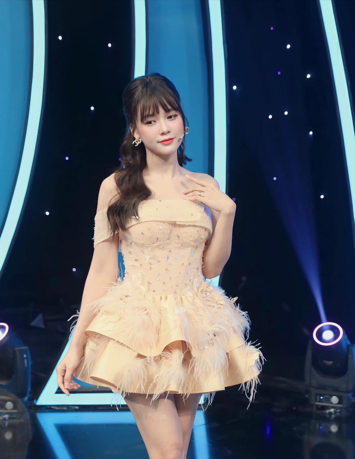 Ngay khi thông tin đăng ký kết hôn lan truyền, Sam cho biết, cô lấy chồng nhưng không bỏ cuộc chơi.