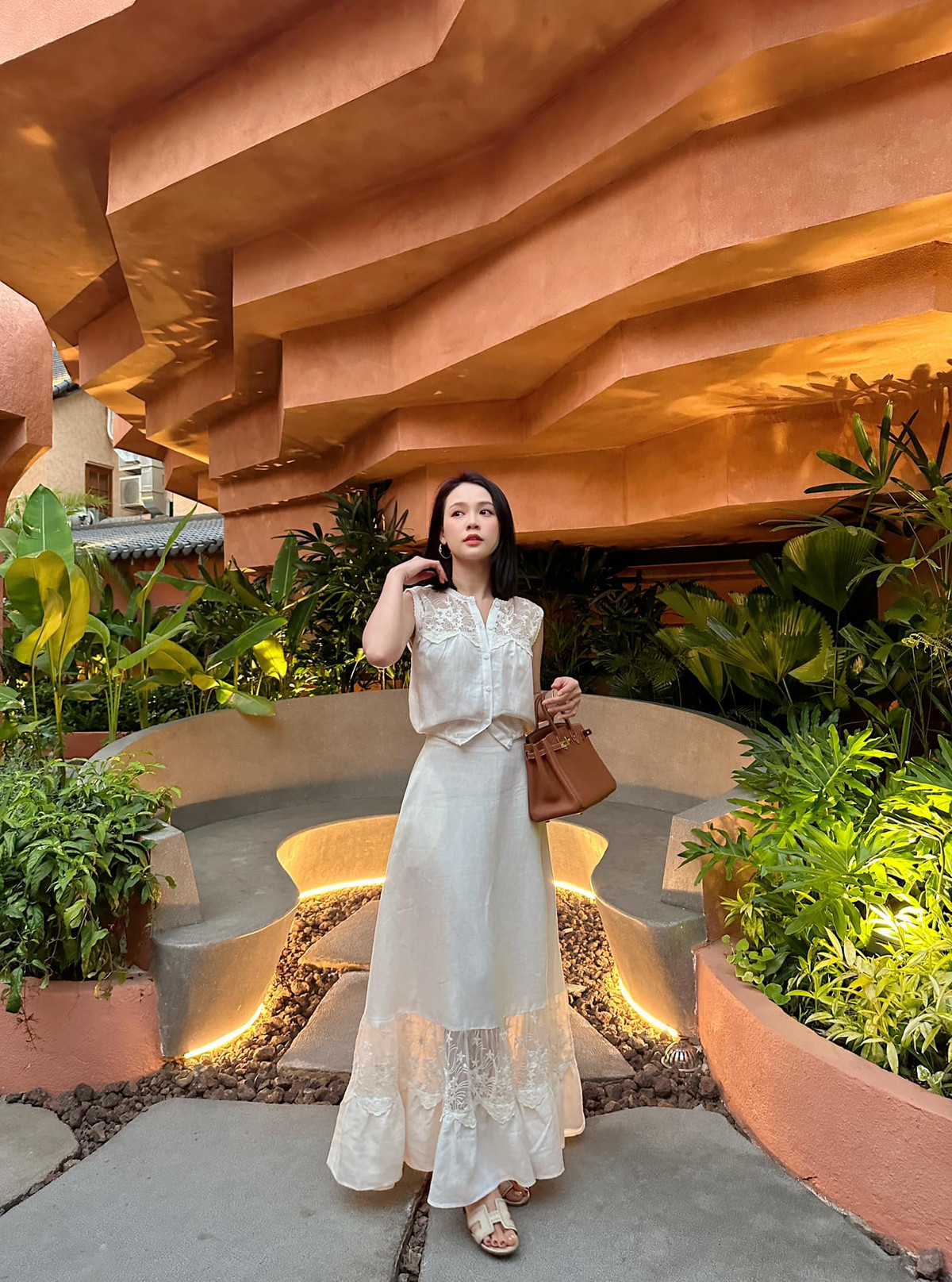 Trước đó, Sam cũng hé lộ vài thông tin về chồng sắp cưới rất gần gũi, dễ thương. Điều nửa kia khiến cô thay đổi nhiều nhất là tận hưởng cuộc sống, trải nghiệm.