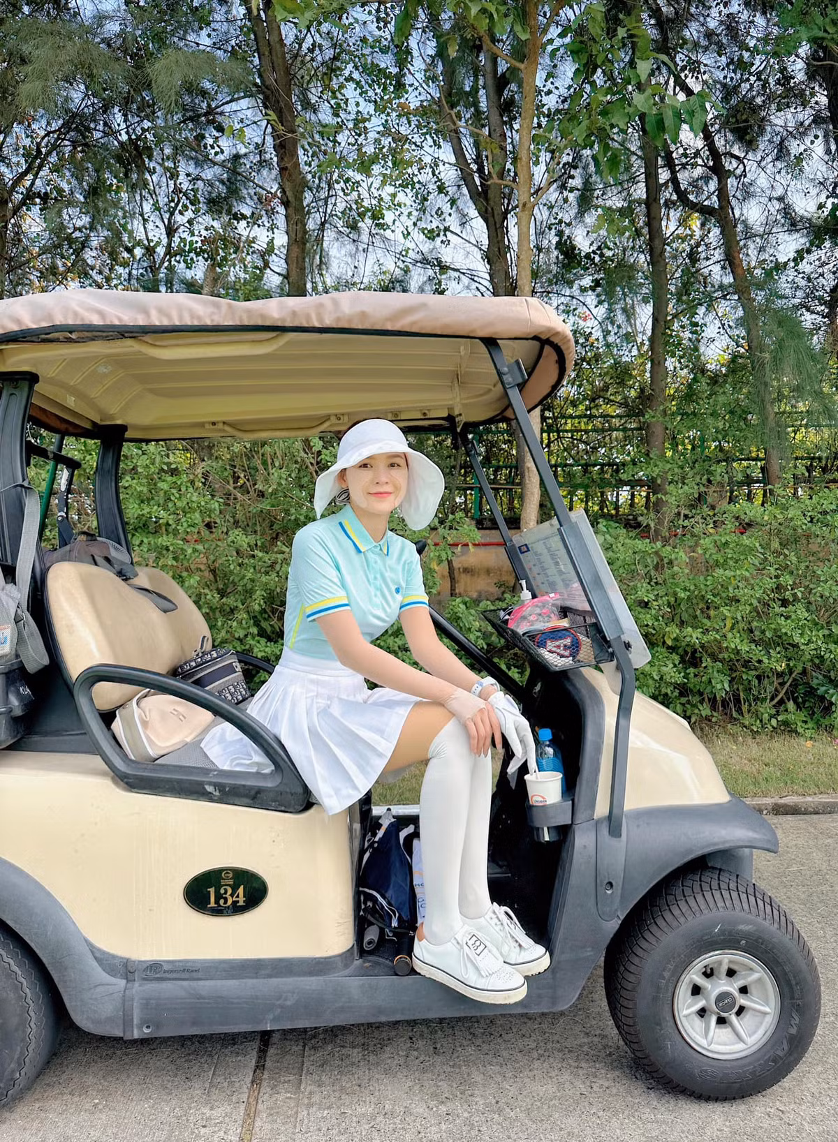 Sam cũng từng tiết lộ đám cưới sẽ diễn ra trong năm 2023 và cô dự tính mời đông bạn bè trong showbiz.