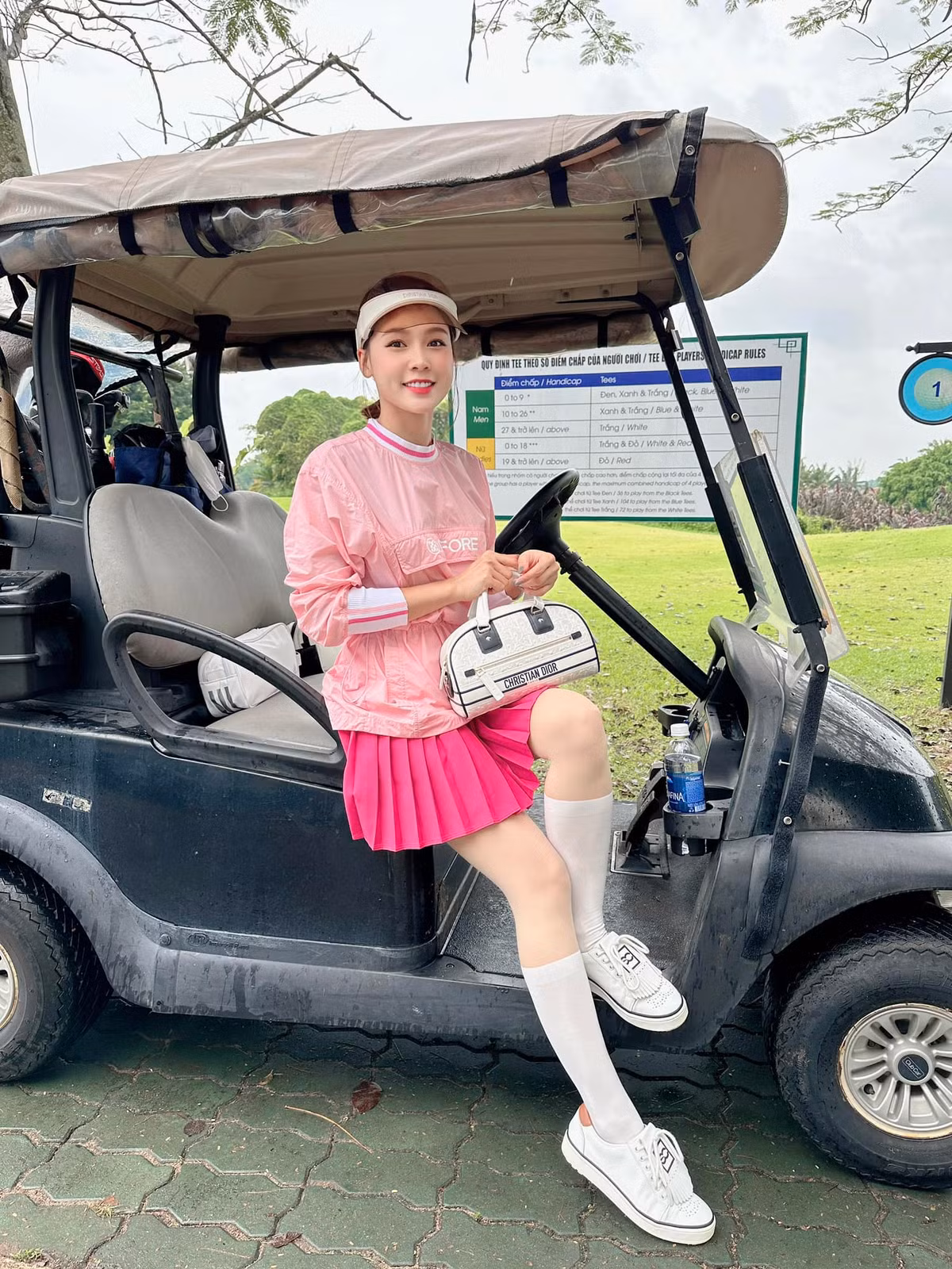 Cuộc sống xa hoa cùng với khối tài sản gần 100 tỷ đồng của Sam dù chỉ mới ở tuổi 29 khiến nhiều người phải trầm trồ, ghen tị. Ảnh: FBNV