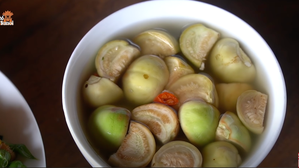 Khác với mọi người, Duy "nến" lại gọi Cà dầm tương là Cà dầm xương