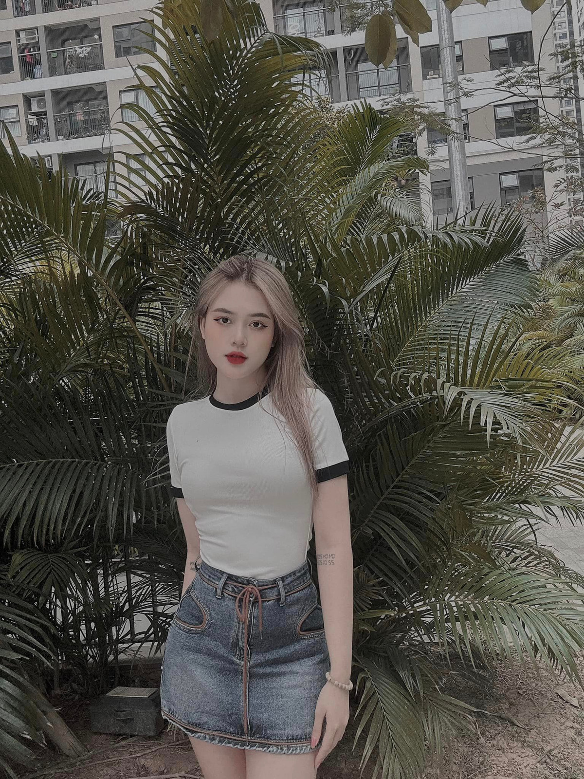 Ngoài ra, những hình ảnh cô nàng diện bikini, khoe khéo body thon thả sau sinh cũng nhận được rất nhiều lượt yêu thích trên mạng xã hội. Ảnh: FBNV