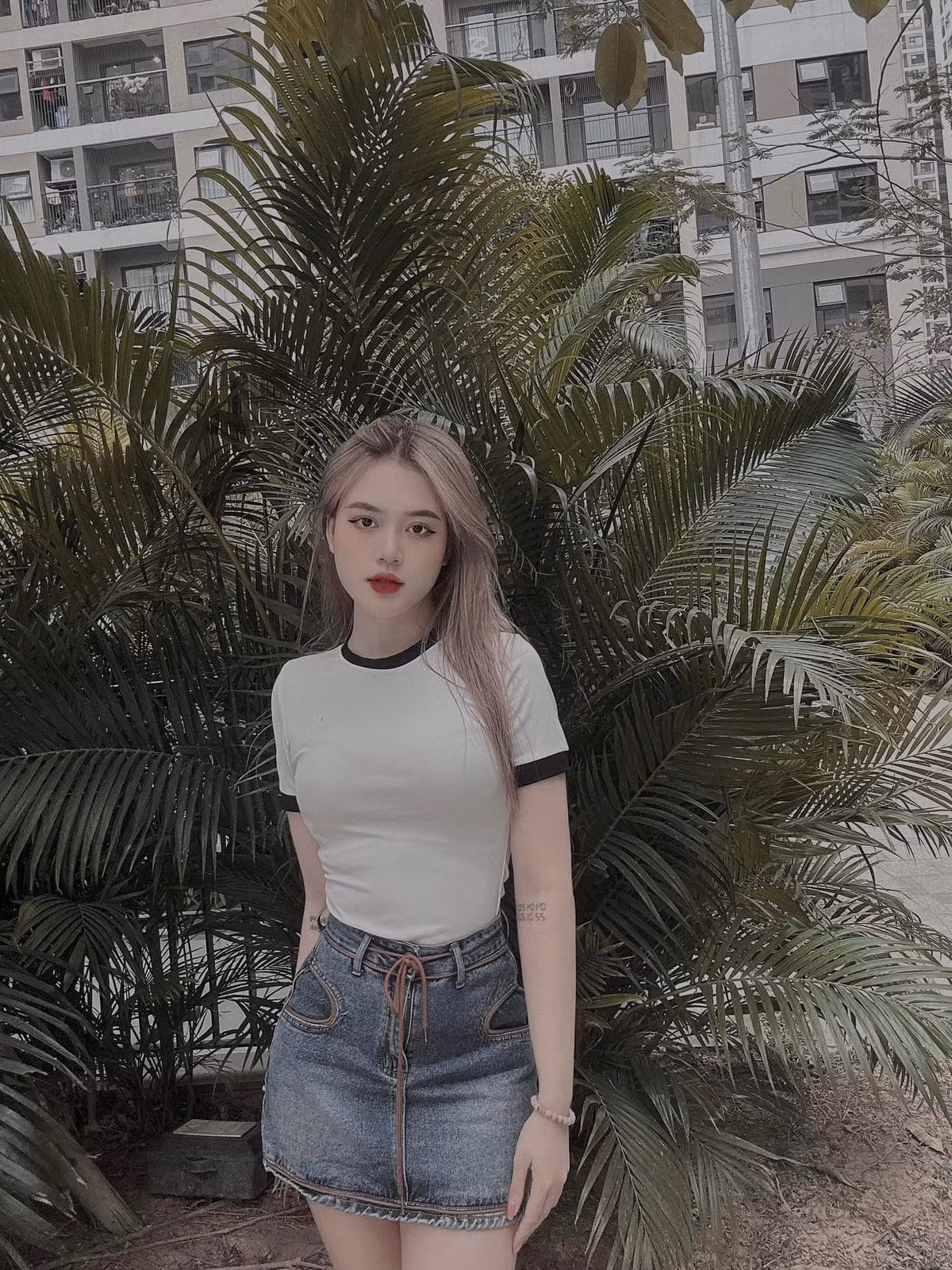 Ngoài ra, những hình ảnh cô nàng diện bikini, khoe khéo body thon thả sau sinh cũng nhận được rất nhiều lượt yêu thích trên mạng xã hội. Ảnh: FBNV